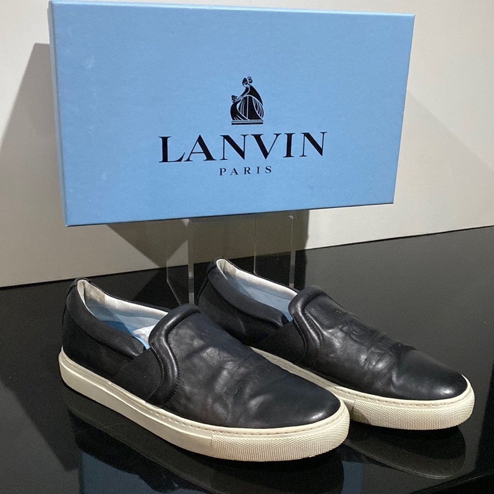 🔥LANVIN BLACK LEATHER SLIP-ONS 🔥WITH LANVIN DEBOSSED LOGO🔥